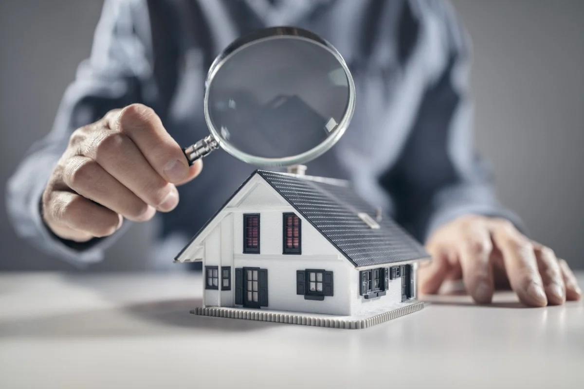 Analisi di un progetto immobiliare con lente d'ingrandimento